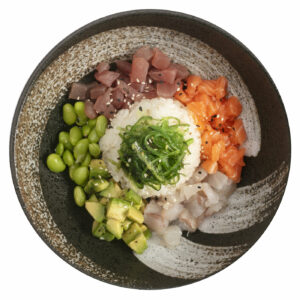 mix poke con riso giapponese, tonno, salmone, edamame, avocado, goma wakame, sesamo